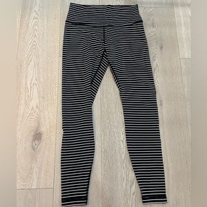 *Never Worn* Lululemon Wunder Under Black and White Stripe